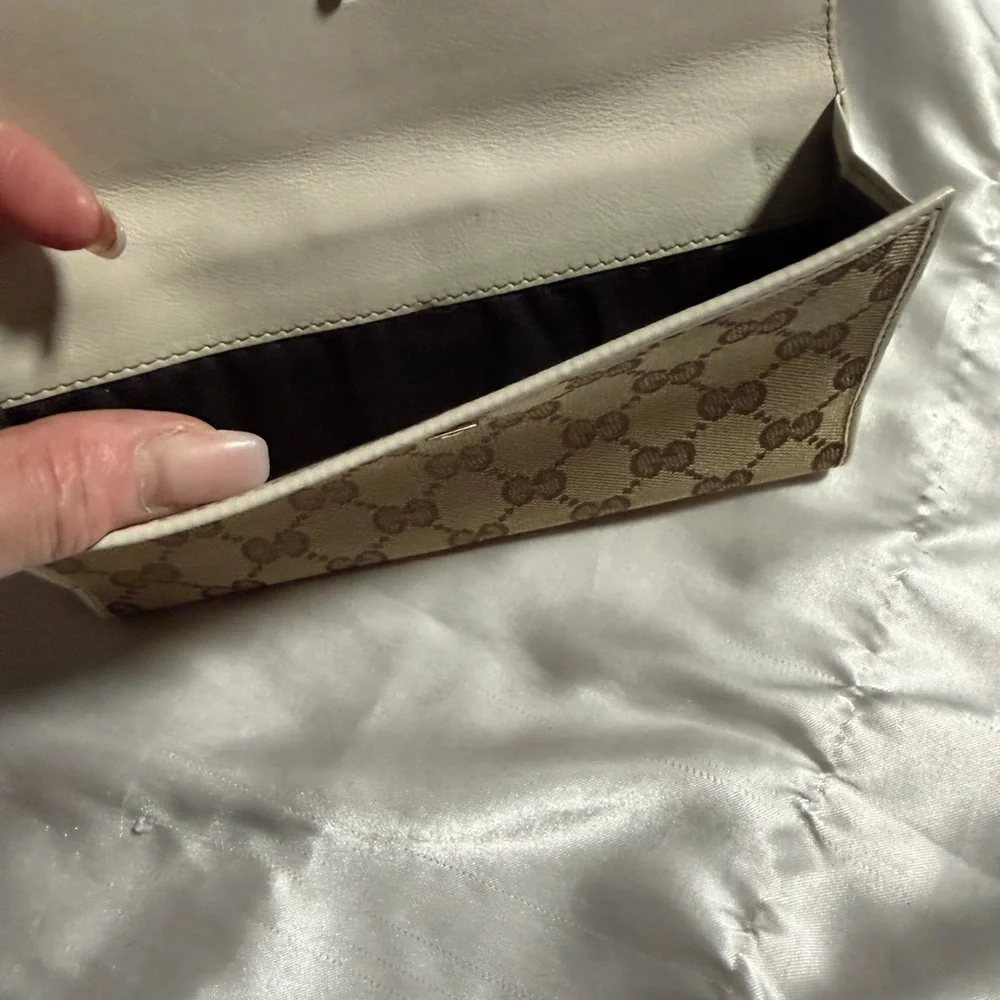 Gucci Brown GG Canvas Continental Wallet with White Trim and Heart Clasp - Picture 3 of 12